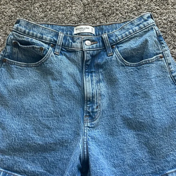 A&F High Rise Dad Short - Picture 2 of 4